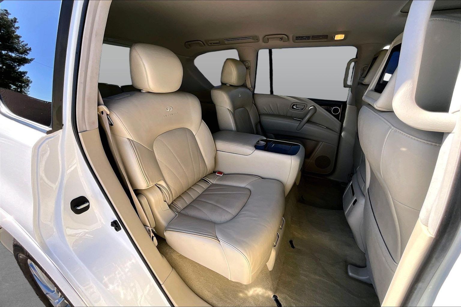 Used 2011 INFINITI QX56 4WD w/ Deluxe Touring Pkg image 28