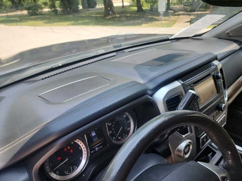 Used 2016 Nissan Titan SL RWD image 25