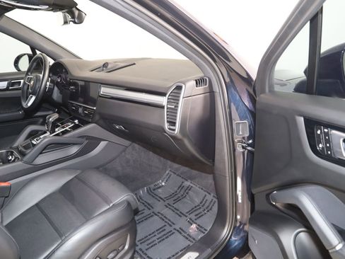Used 2022 Porsche Cayenne Platinum Edition w/ Premium Package Plus AWD/4WD image 51