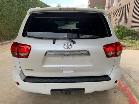 Used 2010 Toyota Sequoia Platinum RWD image 8