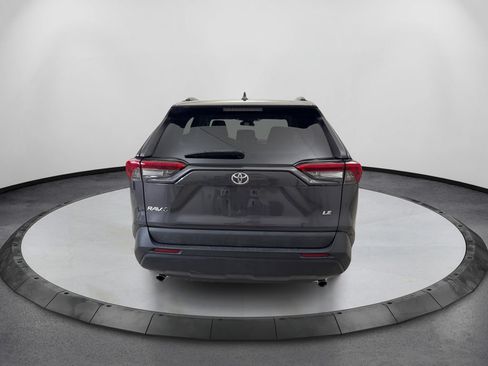 Used 2019 Toyota RAV4 LE FWD image 6