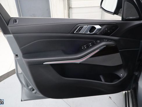 Used 2025 BMW X5 xDrive50e image 14