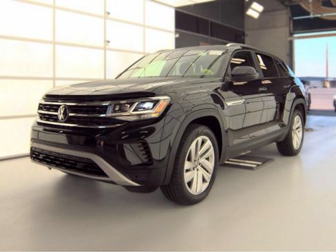 Used 2023 Volkswagen Atlas Cross Sport SE AWD/4WD image 2