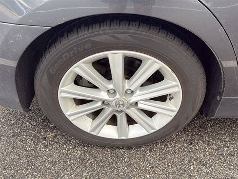 Used 2012 Toyota Camry XLE w/ Convenience Pkg FWD image 6