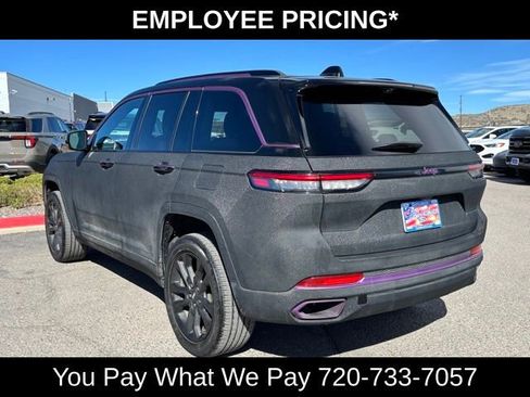 Used 2022 Jeep Grand Cherokee Overland w/ Luxury Tech Group IV AWD/4WD image 3