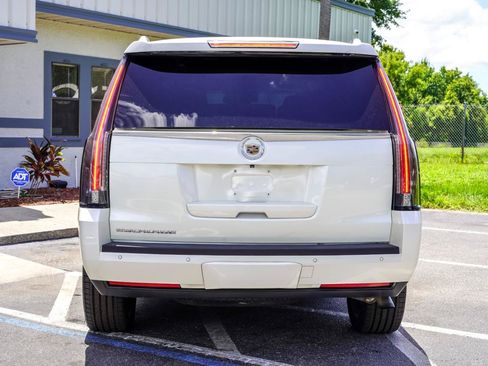 Used 2015 Cadillac Escalade Premium AWD/4WD image 5