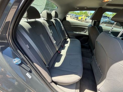 Used 2025 Hyundai Elantra SEL FWD image 39