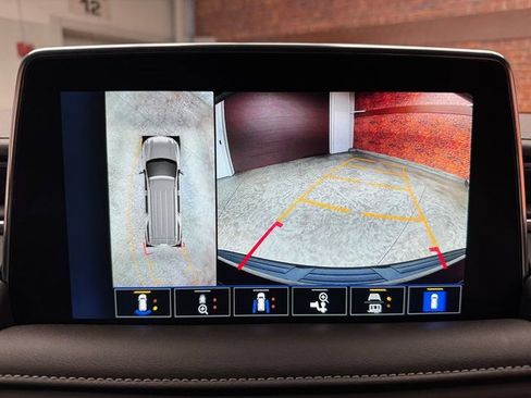 Used 2024 Chevrolet Suburban Z71 w/ Luxury Package image 22