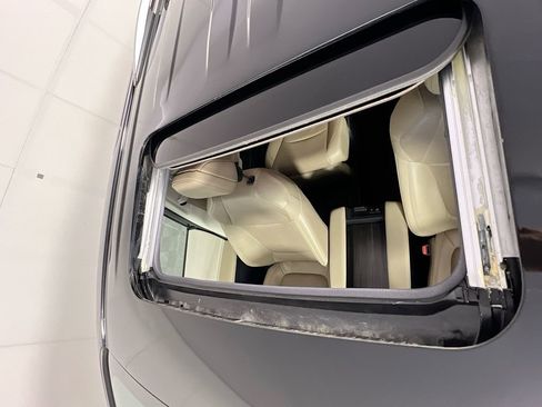 Used 2024 Toyota Sienna Limited FWD image 22