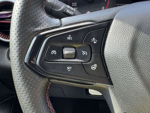 Used 2025 Chevrolet Trax RS w/ Sunroof Package FWD image 26