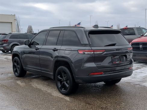 Certified 2024 Jeep Grand Cherokee Altitude image 12