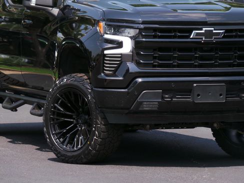 Used 2025 Chevrolet Silverado 1500 RST w/ Dark Appearance Package AWD/4WD image 23