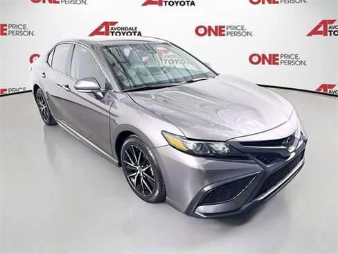 Certified 2022 Toyota Camry SE image 1