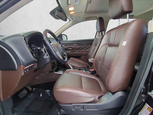 Used 2018 Mitsubishi Outlander GT AWD/4WD image 17