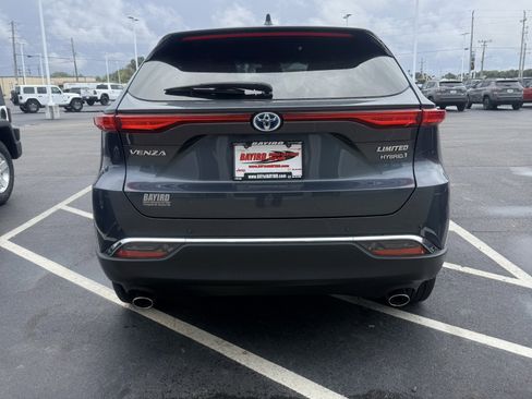 Used 2021 Toyota Venza Limited w/ Carpet Mat Package (TMS) image 8