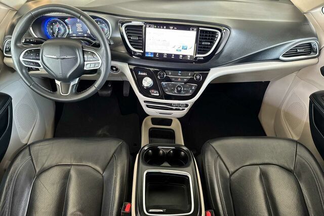 Used 2022 Chrysler Pacifica Touring-L FWD image 10