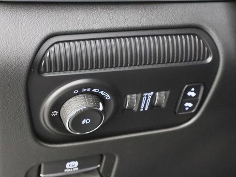 Used 2022 Jeep Grand Wagoneer Series III w/ Rear Seat Video Group 1 image 25