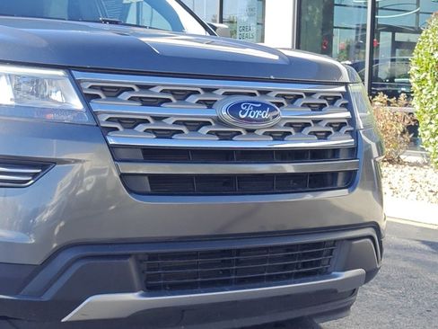 Used 2018 Ford Explorer XLT image 31