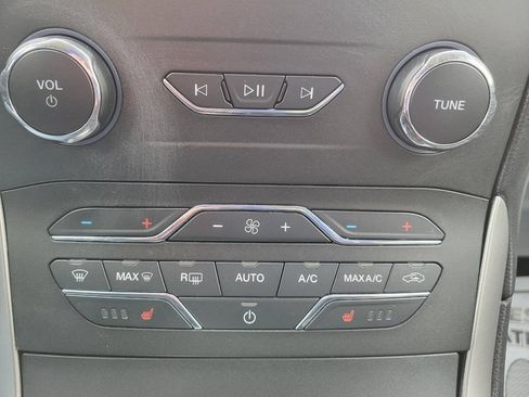 Used 2020 Ford Edge SEL AWD/4WD image 18