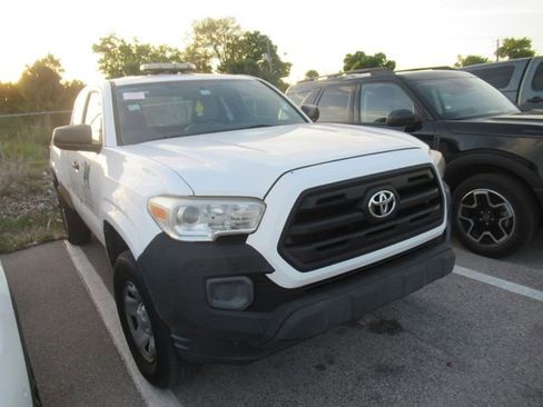 Used 2017 Toyota Tacoma SR image 1