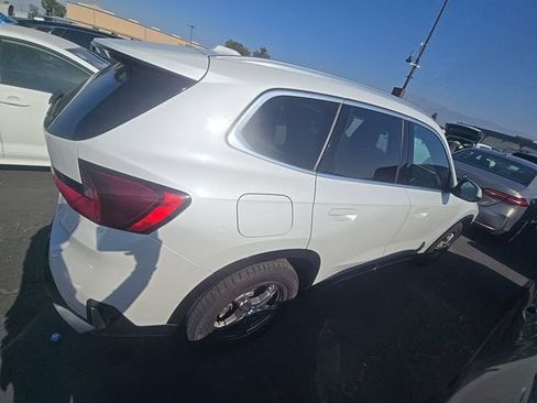 Used 2024 BMW X1 xDrive28i AWD/4WD image 3