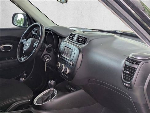 Used 2017 Kia Soul FWD image 19