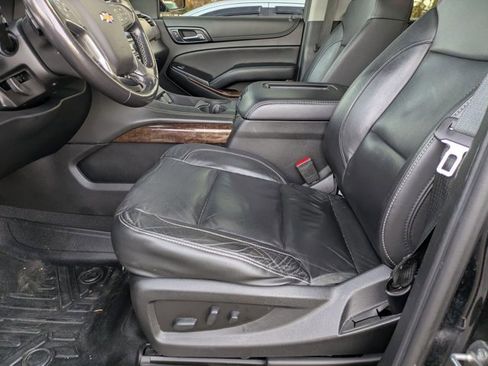 Used 2020 Chevrolet Suburban LT image 13