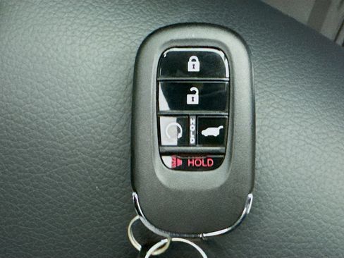 Used 2025 Honda Pilot TrailSport image 41