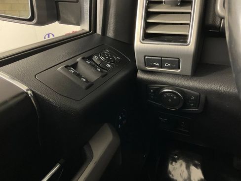 Used 2019 Ford F150 Platinum w/ Equipment Group 701A Luxury AWD/4WD image 19