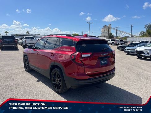Used 2023 GMC Terrain SLT w/ Tech Package FWD image 5