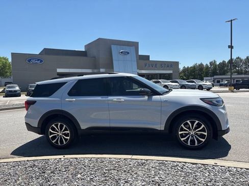 New 2026 Ford Explorer ST-Line RWD image 1