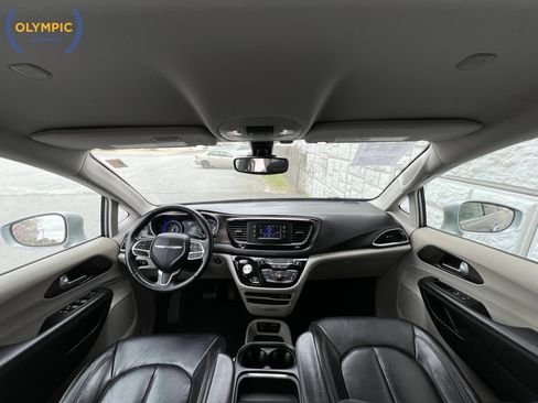 Used 2017 Chrysler Pacifica Touring-L FWD image 20
