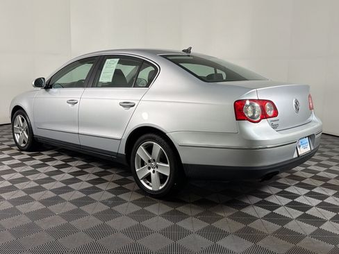 Used 2009 Volkswagen Passat Komfort FWD image 2