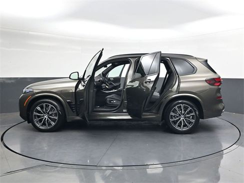 New 2026 BMW X5 xDrive50e w/ M Sport Package image 32