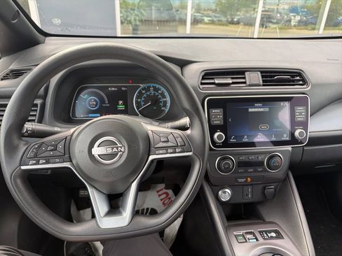 Used 2025 Nissan Leaf S FWD image 6