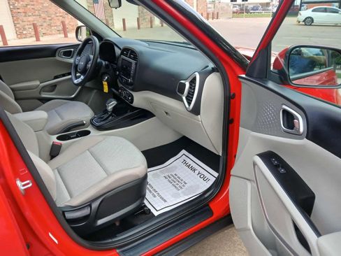 Used 2023 Kia Soul LX FWD image 10