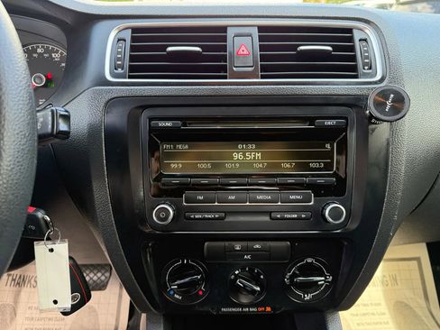 Used 2014 Volkswagen Jetta S image 25