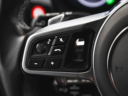 Used 2022 Porsche Cayenne Coupe image 24