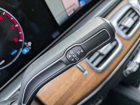 Used 2025 Mercedes-Benz GLE 350 4MATIC image 16