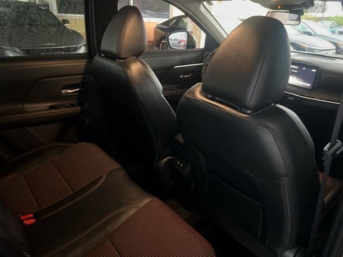 Certified 2025 Nissan Kicks SR image 14