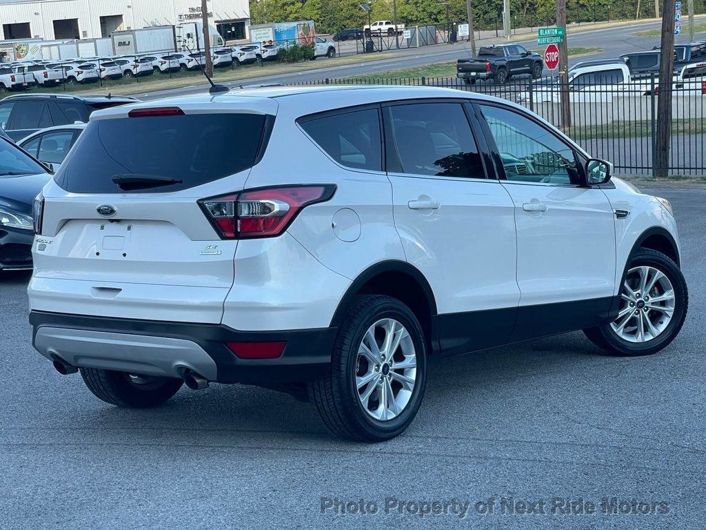 Used 2017 Ford Escape SE FWD image 2
