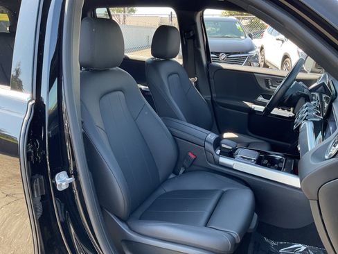 Used 2023 Mercedes-Benz EQB 300 4MATIC image 21