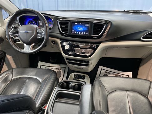 Certified 2020 Chrysler Pacifica Touring-L image 44