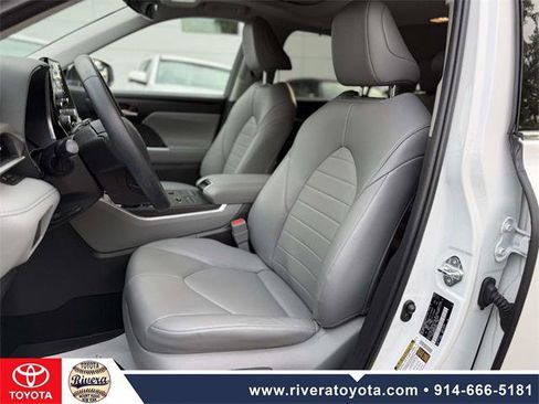 Certified 2022 Toyota Highlander XLE image 14