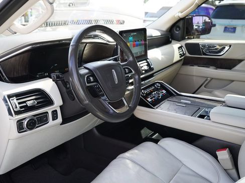 Used 2018 Lincoln Navigator Select w/ Technology Package AWD/4WD image 21