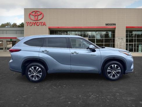 Used 2020 Toyota Highlander XLE AWD/4WD image 7