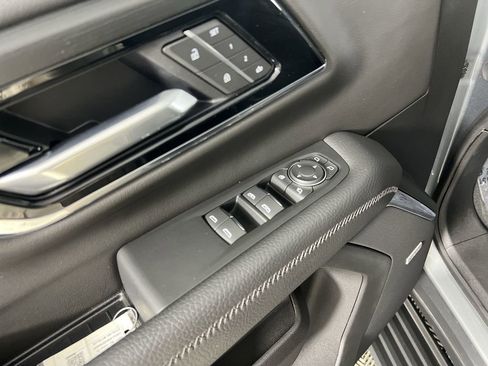 Used 2025 GMC Yukon XL Denali w/ Denali Reserve Package image 25