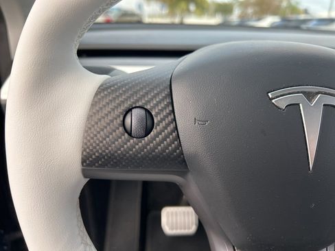 Used 2022 Tesla Model Y Long Range image 21