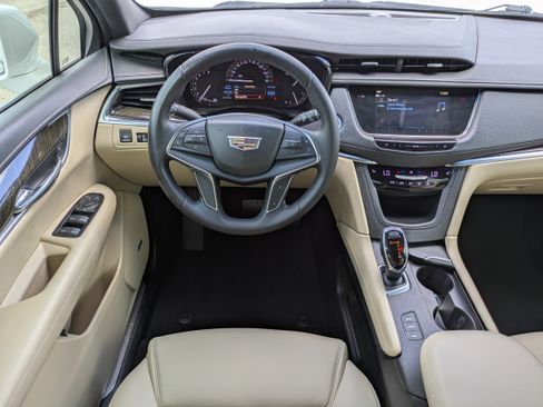 Used 2018 Cadillac XT5 AWD image 16
