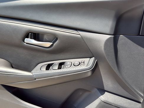 Used 2025 Nissan Sentra SV FWD image 11